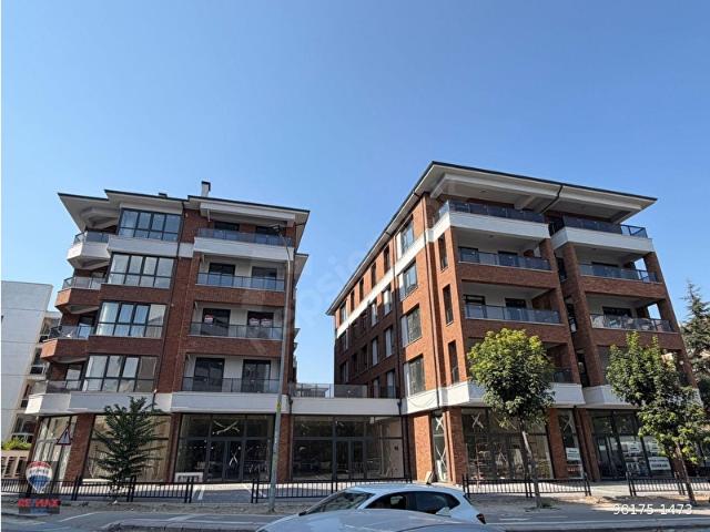 ESKİŞEHİR YENİBAĞLAR MAH.ETİ CAD.KAYA LIFE APT KİRALIK OTOPARKLI