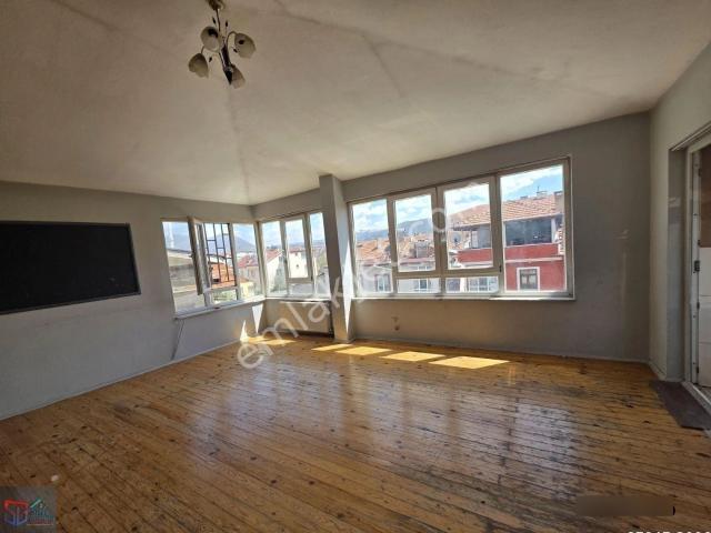 Eskişehir Bağlarında Satılık 3 Katlı Bina