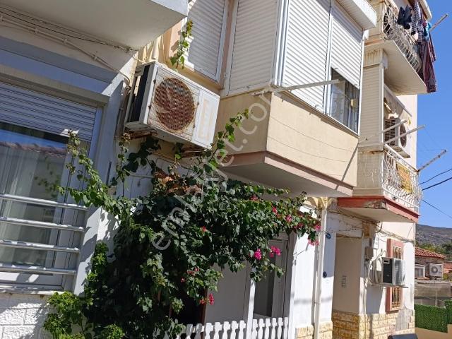 Eski Foça Merkezde Satılık 2+1 Zemin Kat Daire