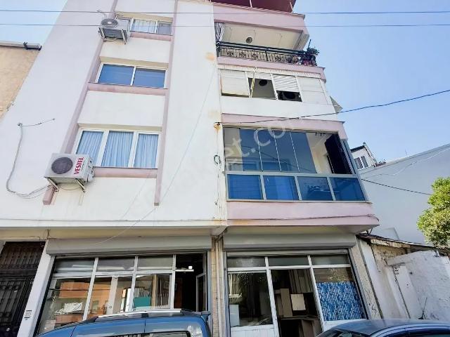 Eski İzmir'de Ara Kat Merkezi Konum Bakımlı Kiralık 3+1 Daire
