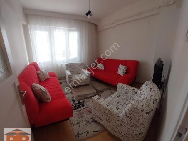 Eski Pazar Caddesi'nde 2+1 Eşyalı Satılık Daire