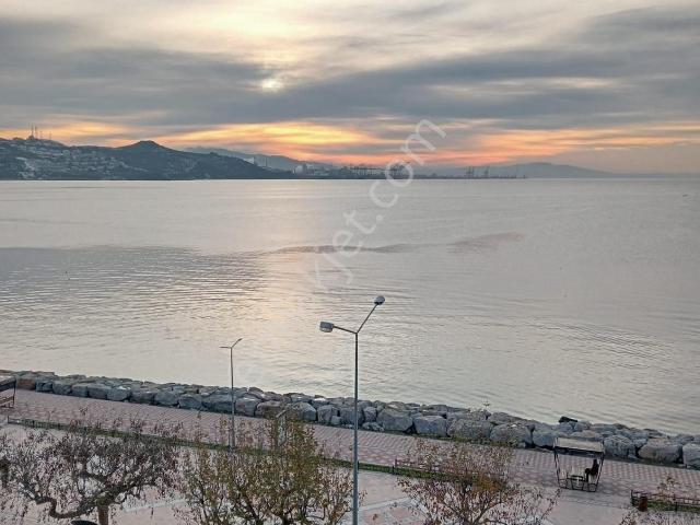 Eski Sahilde Denize Sıfır 2+1 Satılık Daire