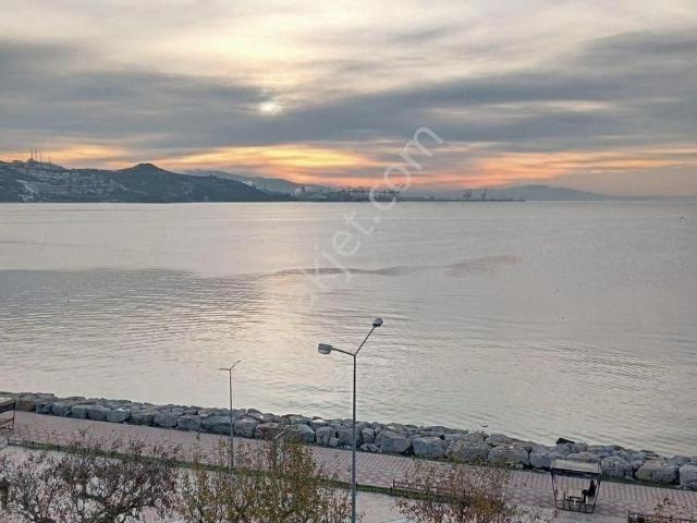 Eski Sahilde Denize Sıfır 2+1 Satılık Daire