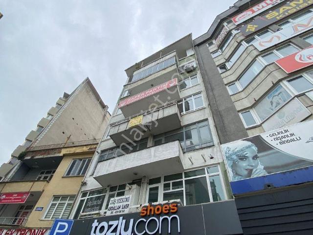Cadde Cepheli Asansörlü 3+1 Daire
