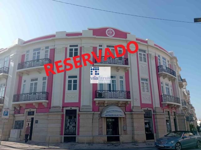 Espaço com 10 divisões no centro de Loulé