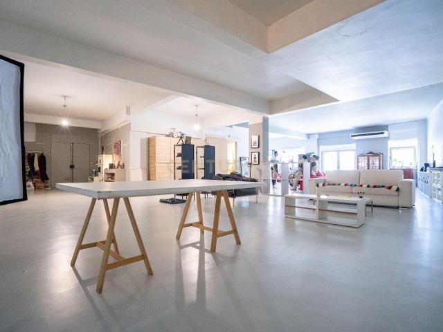 Espaço com 370m² no centro de Lisboa com 5 lugares de estacionamento – Excelente oportunidade de investimento