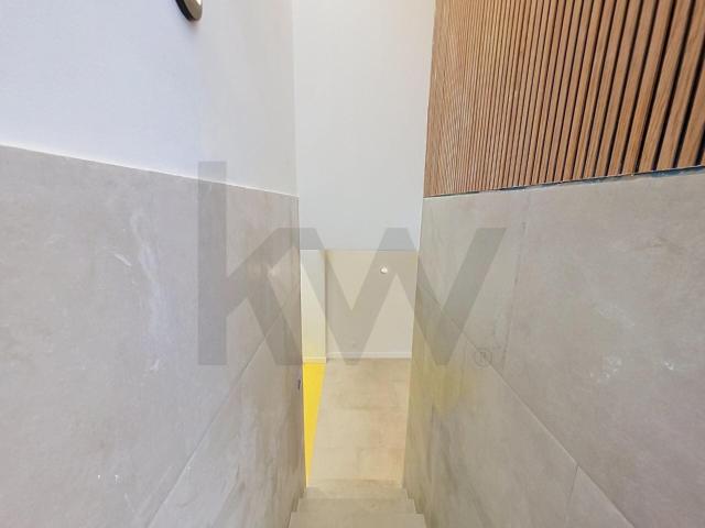 Espaço comercial convertido num apartamento T3! 70m² Estrela