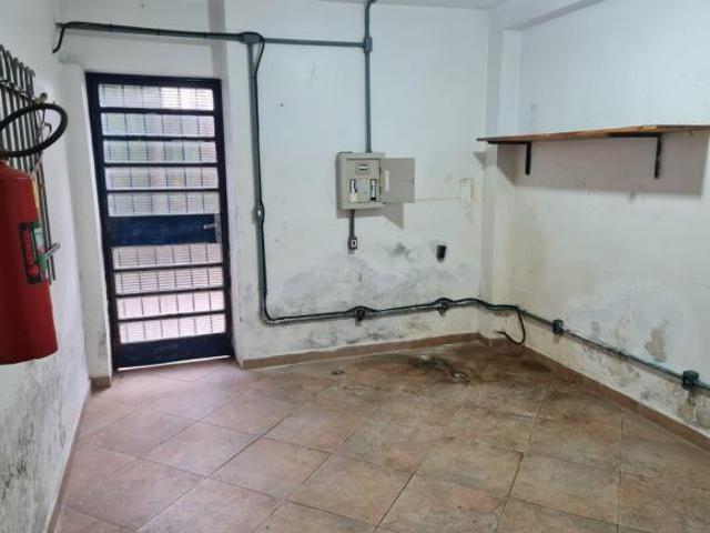 Espaço amplo, banheiros e garagem no Bairro Floresta