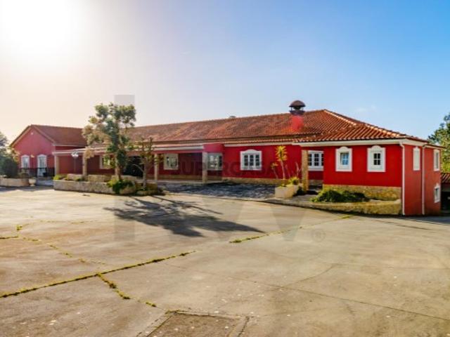 Espaço de Eventos em Torres Vedras com Projeto para 5 Moradias ou Residência Sénior | Santa Cruz