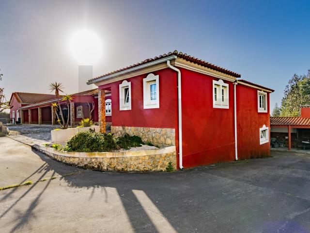 Espaço de Eventos em Torres Vedras com Projeto para 5 Moradias ou Residência Sénior | Santa Cruz