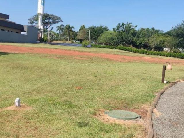 Espaço e Conforto: Terreno de Médio Padrão com 560m² em Localização Nobre Cesário Lange SP