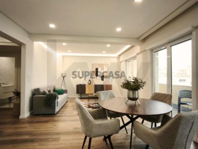 Espaço, Luz e Funcionalidade num T3 Totalmente Renovado