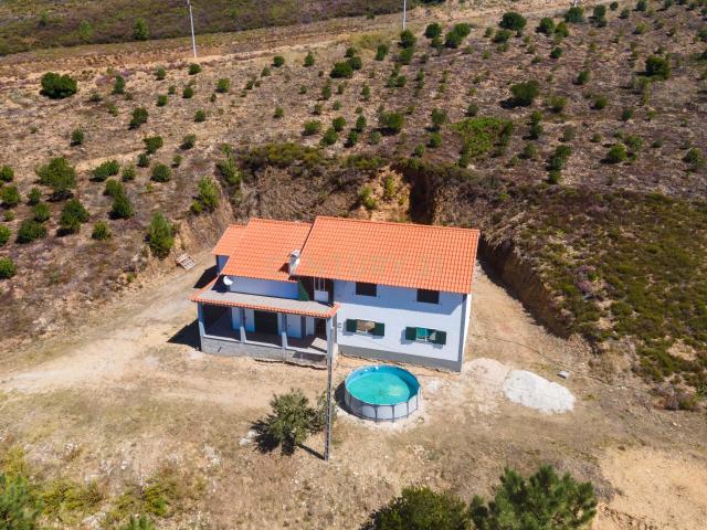 Espaço, Natureza e Tranquilidade: Moradia T6 em Cabril