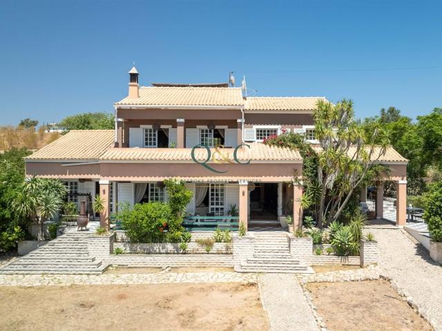 Espaçosa villa de 4 quartos com um anexo para hóspedes, situ. 312m² Santa Bárbara De Nexe