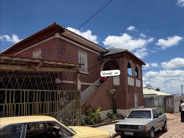 Espaçosa casa no centro de São Sebastião do Paraíso
