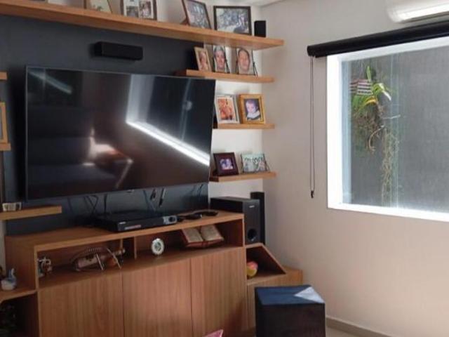 Espaçosa Casa à Venda em Vilamar, Praia Grande 100m²