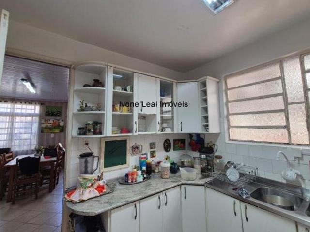 Espaçosa casa à venda no Centro de Santo Ângelo RS: 4 quartos, 2 salas, 2 banheiros, 3 vagas de gara