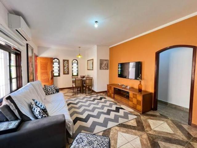 Espaçosa Casa à Venda na Vila Caicara 3 Quartos, Piscina e Gourmet