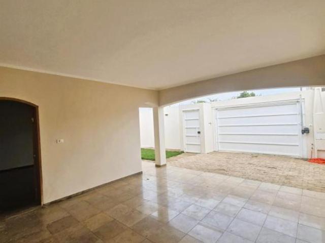 Espaçosa Casa à Venda na Vila Grego, Santa Bárbara d?Oeste 3 Quartos, 3 Banheiros e 3 Vagas de Gar