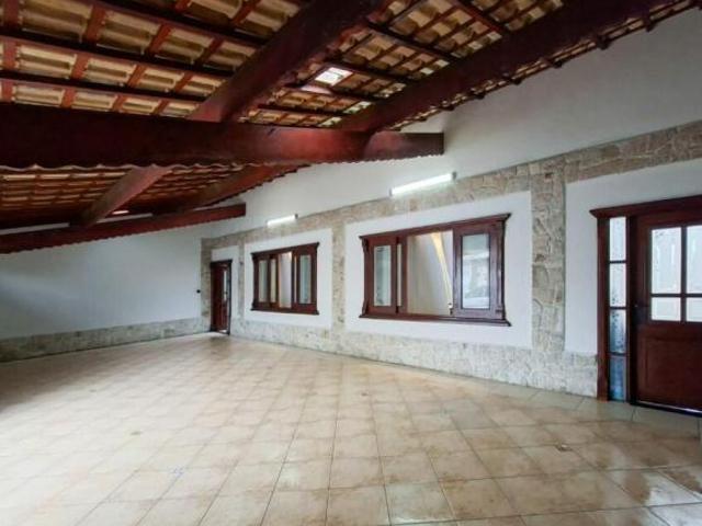 Espaçosa Casa com 3 Suítes à Venda na Vila Caicara, Praia Grande