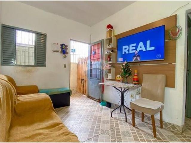 Espaçosa Casa em Fazendinha: Conforto e Investimento