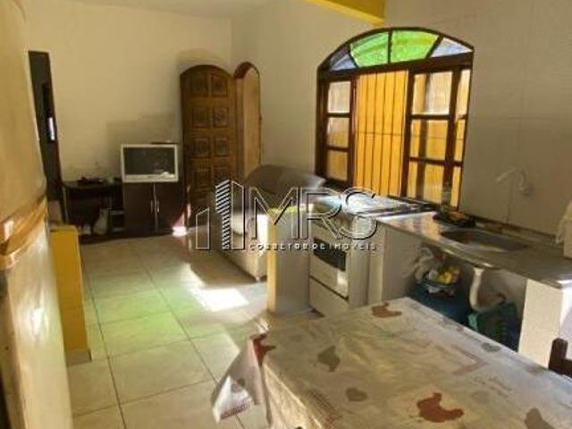 Espaçosa Casa Geminada à Venda em Caiçara, Praia Grande 2 Quartos