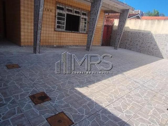 Espaçosa Casa Geminada à Venda no Real, Praia Grande 3 Quartos