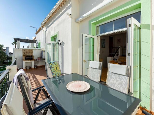 Espaçosa casa geminada de 3 quartos no Golf Santo António Re. 77m² Budens