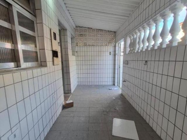 Espaçosa Casa Geminada 2 Quartos na Vila Valença São Vicente
