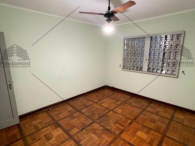 Espaçosa casa para locação no Tatuapé, com 3 quartos, 1 sala, 2 banheiros e 1 vaga de garagem 230m²