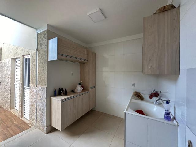 Espaçosa Casa 3 Quartos com Lazer Completo no Parque das Laranjeiras II