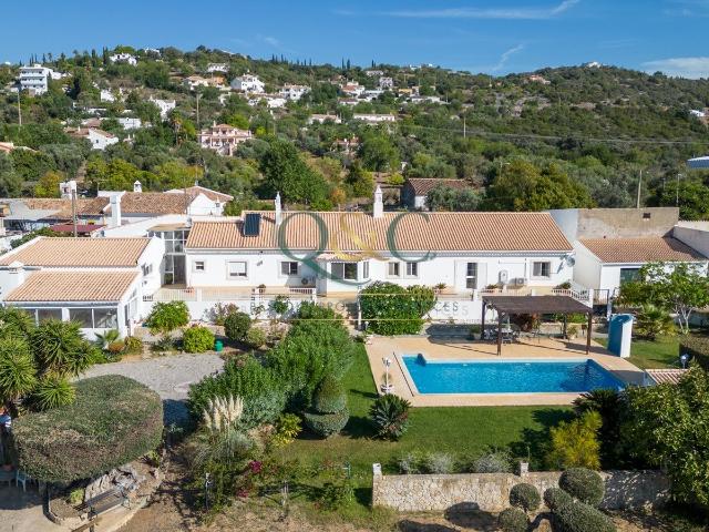 Espaçosa moradia com 3 quartos, piscina e um belo jardim. 378m² São Brás De Alportel