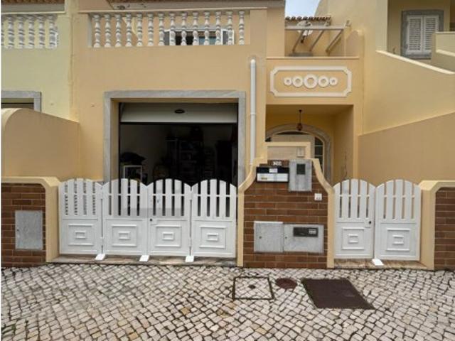 Espaçosa moradia geminada de 3 quartos num beco sem saída tranquilo Caminhada até à praia | Manta Rota
