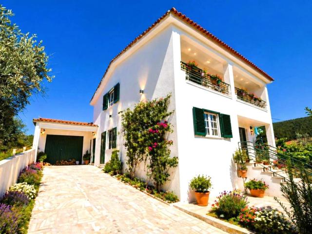Espaçosa moradia isolada com 5/6 quartos numa excelente loca. 147m² Figueiró dos Vinhos e Bairradas