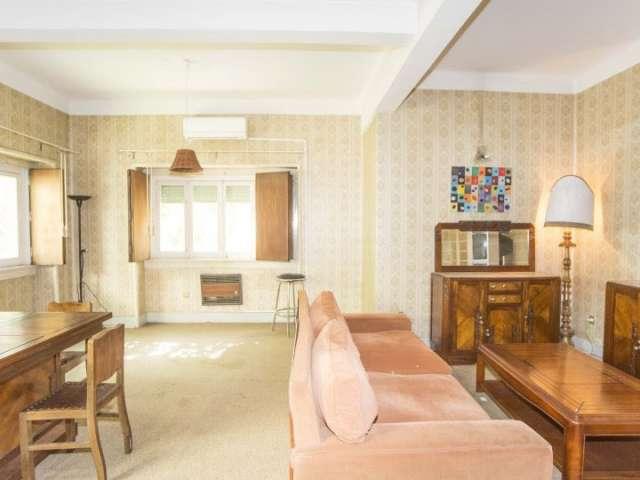 Espaçosa moradia T4 para arrendamento no Areeiro, Lisboa