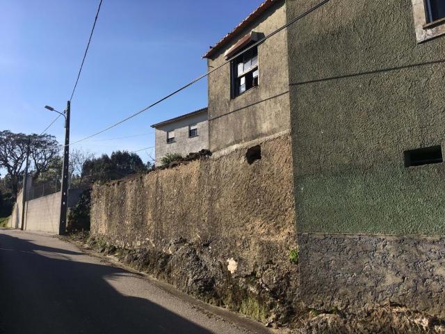 Espaçosa Moradia T5 na Moita, Anadia Oportunidade Única!