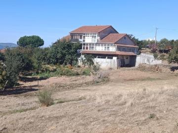 Espaçosa Moradia T4 em Brito de Lomba Vinhais