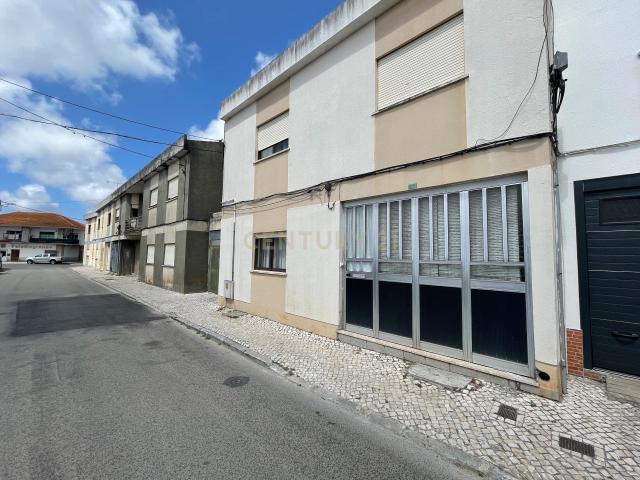 Espaçosa Moradia T3 na Marinha Grande