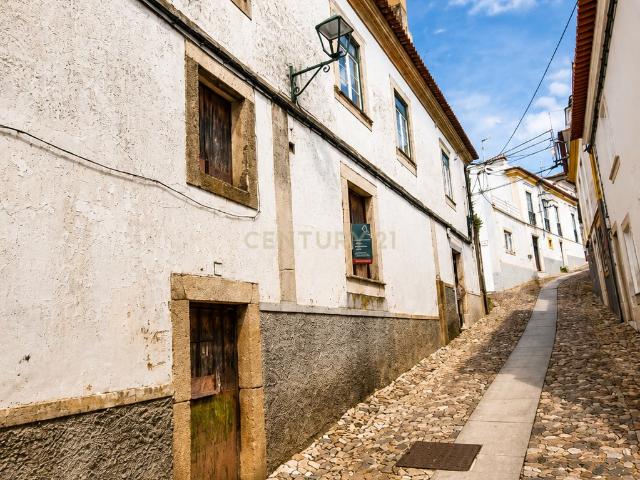 Espaçosa Propriedade para Recuperação em Cabeço de Vide, Fronteira