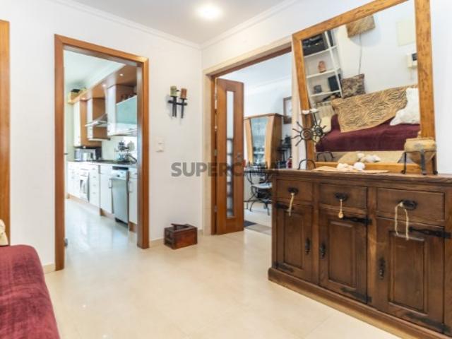 Espaçoso T3 com Garagem Box e Arrecadação 158m2 AMORA