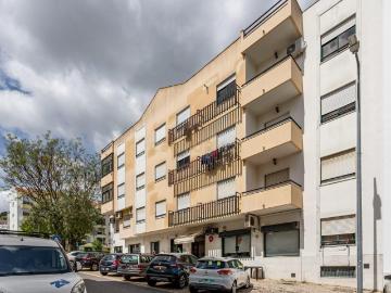 Espaçoso T3 no Sobralinho 131m2 Com Box para 2 Viaturas