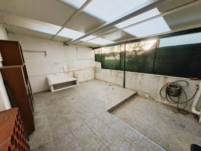 Espaçoso T2 mobilado com Terraço Coberto em Olival Basto Odivelas