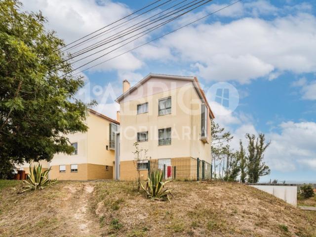 Espaçoso T4 duplex em Pataias