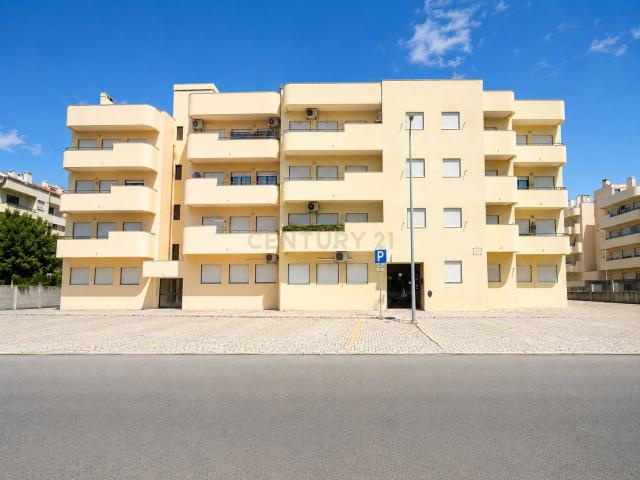 Espaçoso Apartamento T3 com Arrecadação em Pinhal Novo, Palmela