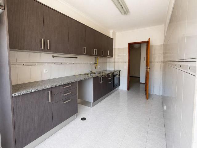 Espaçoso apartamento T3 em Leiria Pousos, Barreira e Cortes