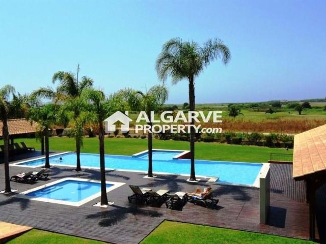 Espaçoso apartamento T2 frente ao golfe e perto da praia e M. 111m² Quarteira