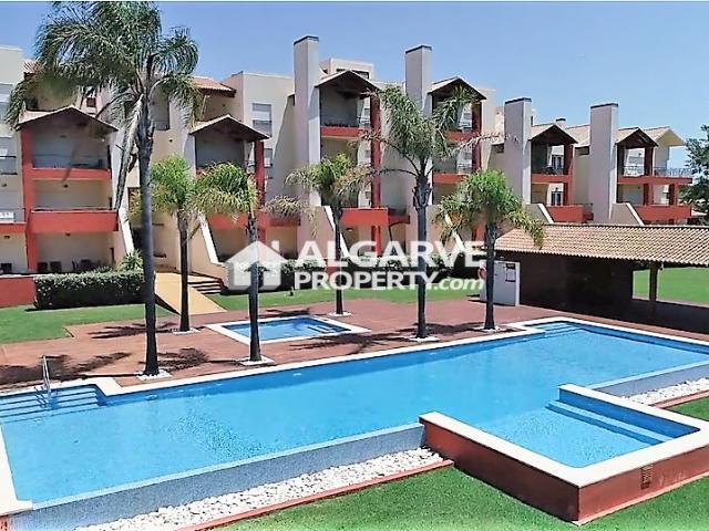 Espaçoso apartamento T2 frente ao golfe e perto da praia e M. 111m² Quarteira