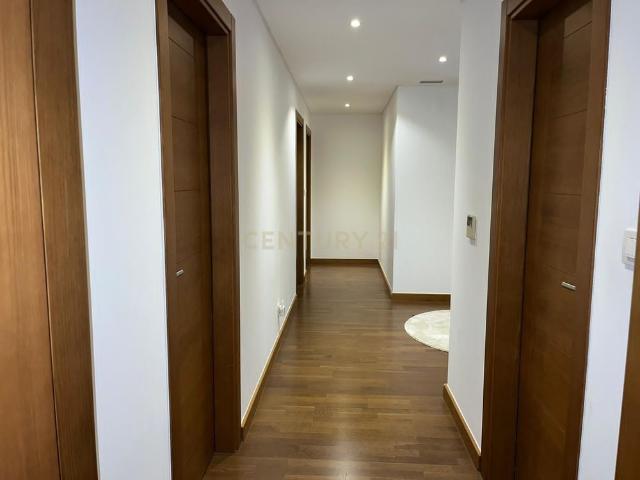 Espaçoso Apartamento T4 em Odivelas, Loures