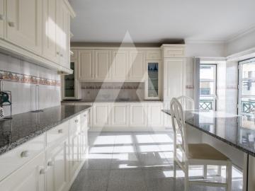Espaçoso apartamento T4 perto do centro histórico de Tomar