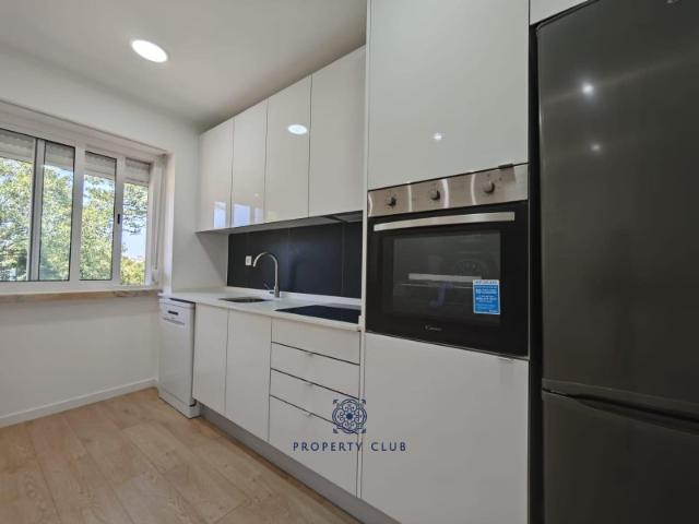 Espaçoso Apartamento Totalmente Renovado com 83 m² na Amadora